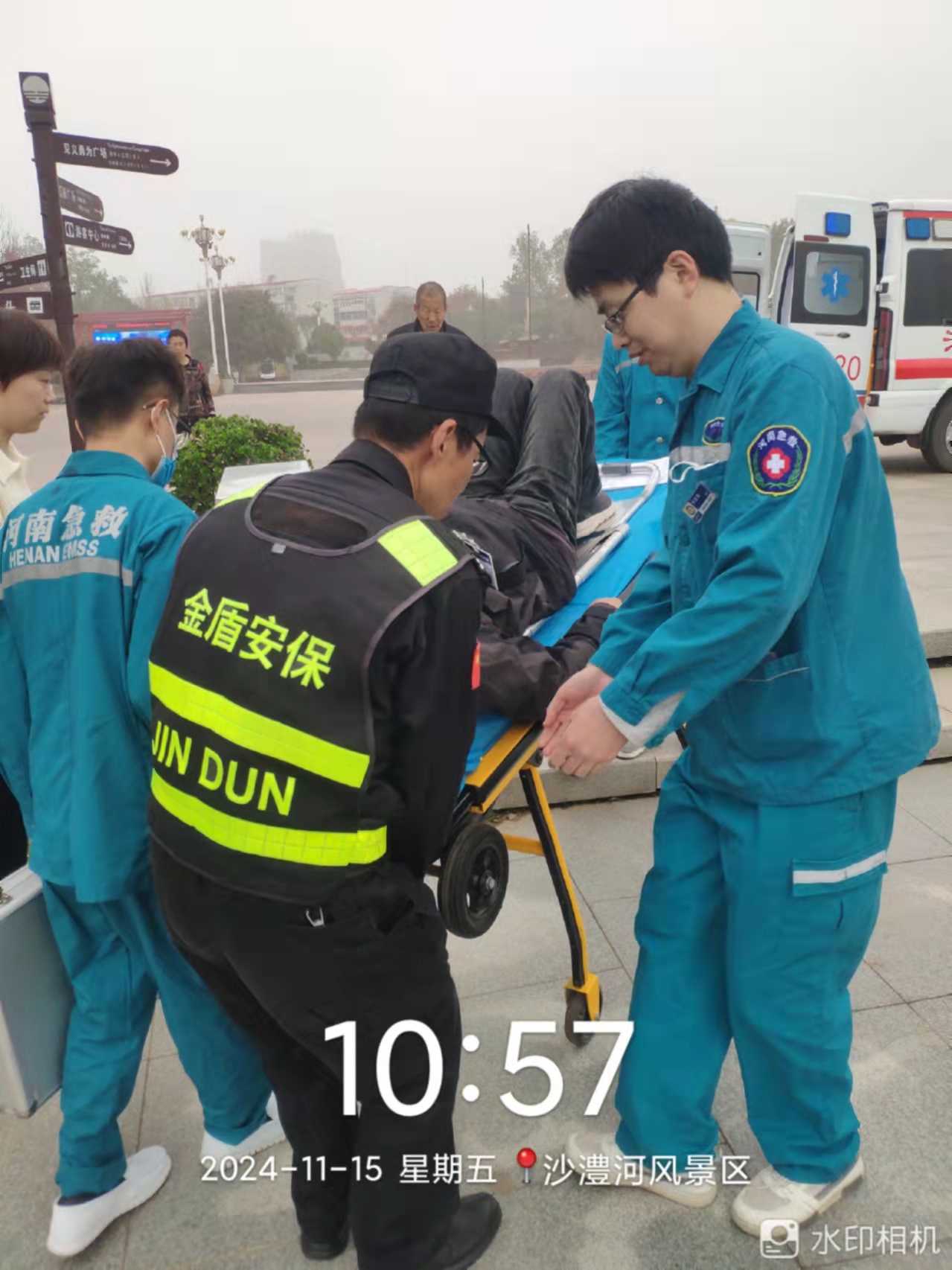 游客忽暈倒  保安急救助